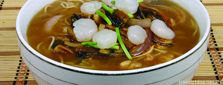 Noodles with quickfried eel shreds and shelled shrimps