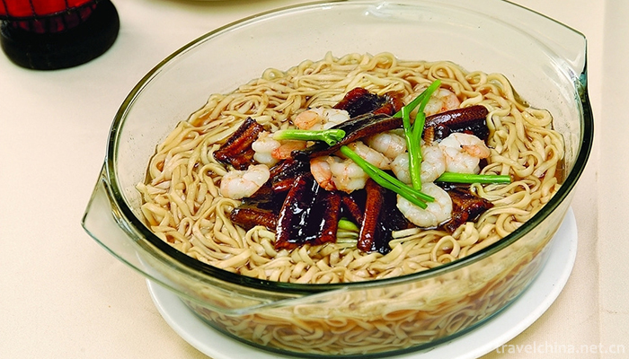 Noodles-with-quick-fried-eel-shreds-and-shelled-shrimps-1
