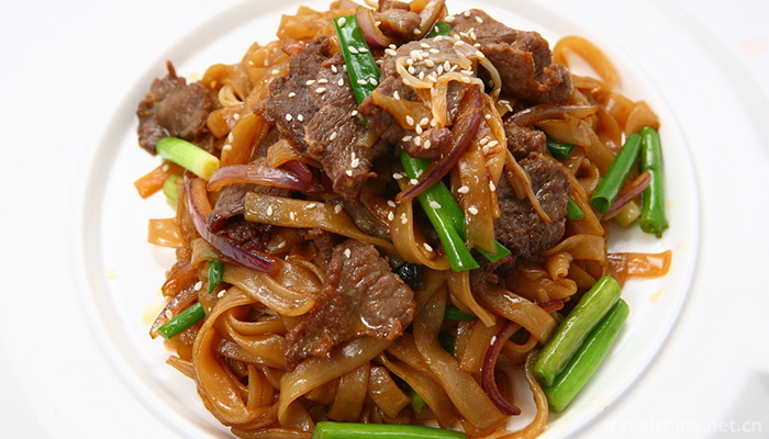 Dry-fry-rice-noodles-with-beef--1