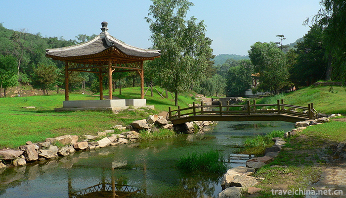 Chengde-Summer-Resort-and-its-surrounding-Temple-scenic-spot-12