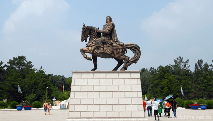 Genghis-khan-mausoleum-tourist-area-4