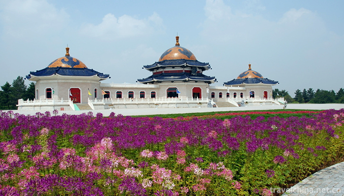 Genghis-khan-mausoleum-tourist-area-5