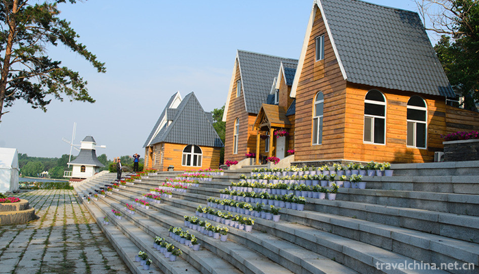 Jingyuetan-National-Scenic-Area-7