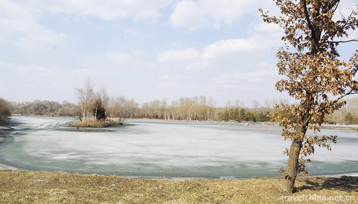 Jingyuetan-National-Scenic-Area-1