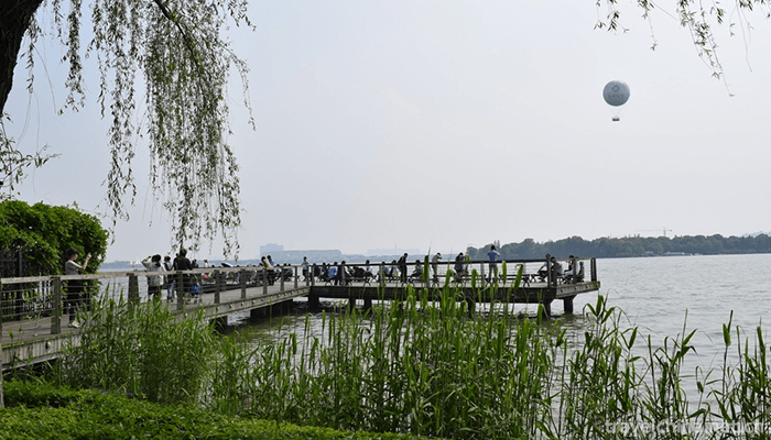 Jinji-Lake-12