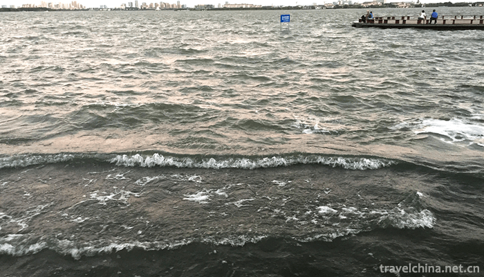 Jinji-Lake-6