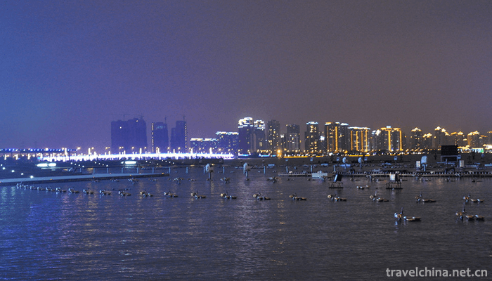 Jinji-Lake-3