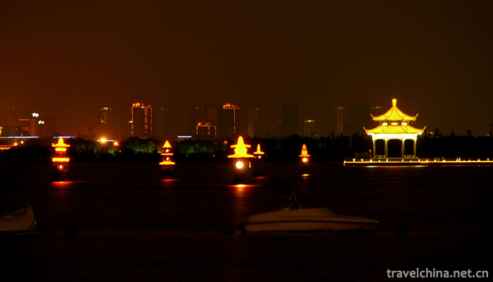 Jinji-Lake-7