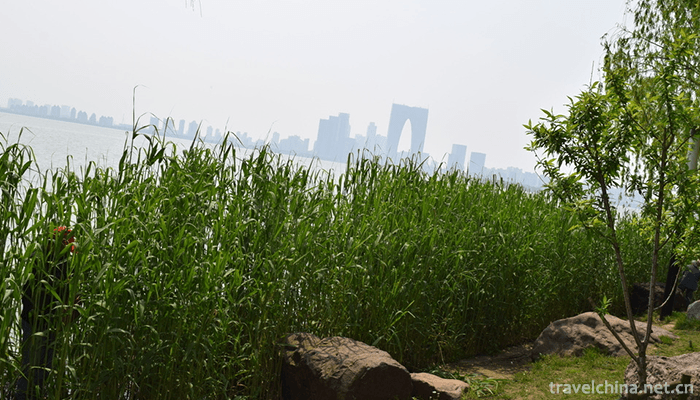 Jinji-Lake-9
