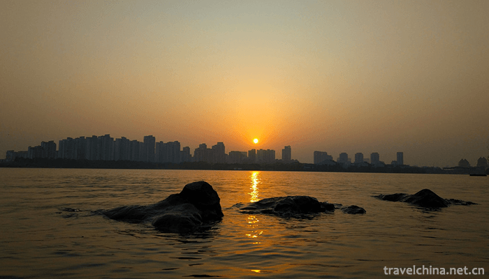 Jinji-Lake-4