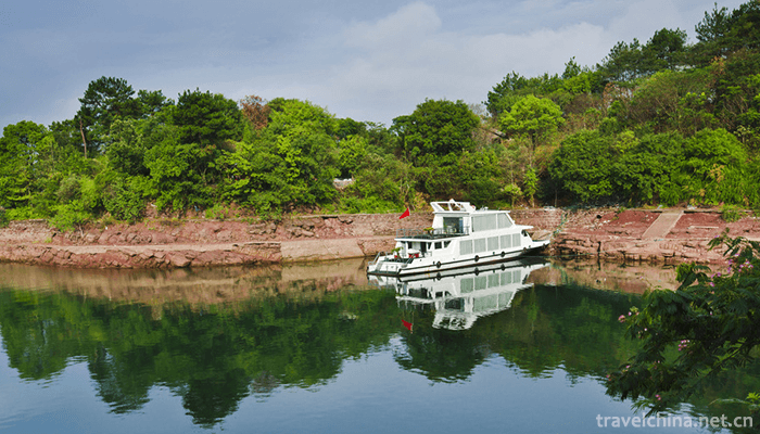 Thousand-Islet-Lake-Qiandaohu-Scenic-Area-4