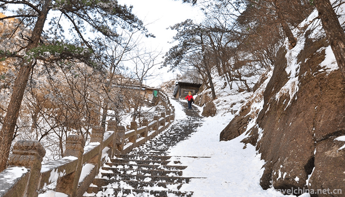 Mount-Jiuhua-Scenic-Area-4