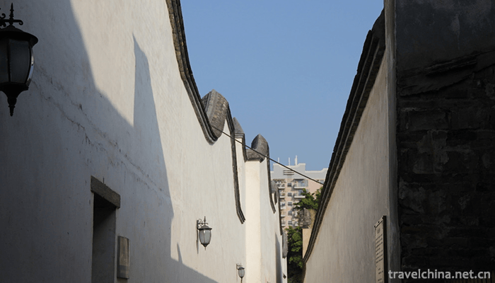 Three-Lanes-and-Seven-Alleys-4