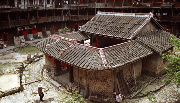 Fujian-earth-building-10