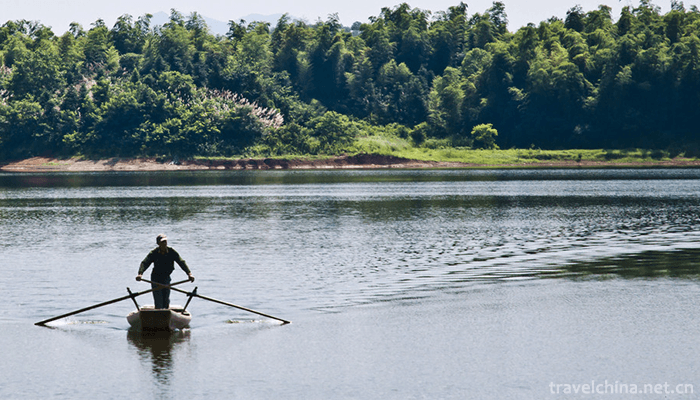 Wan-fo-Lake-Scenic-Area-2