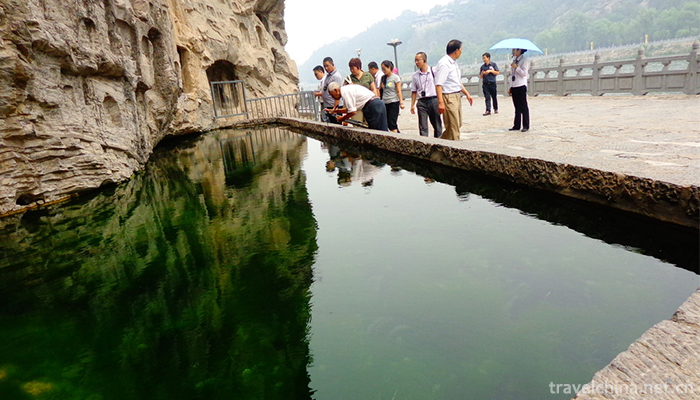Longmen-Grottoes-Scenic-Area-8