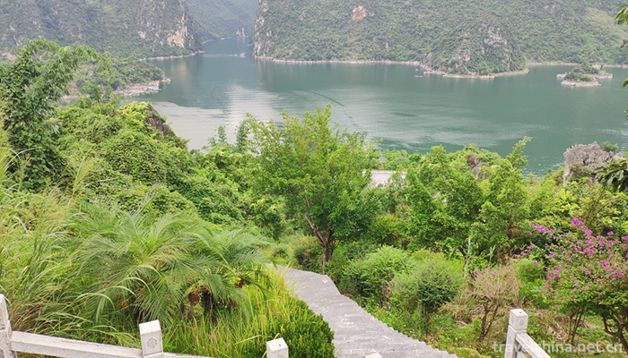 Wushan-small-Three-Gorges-3