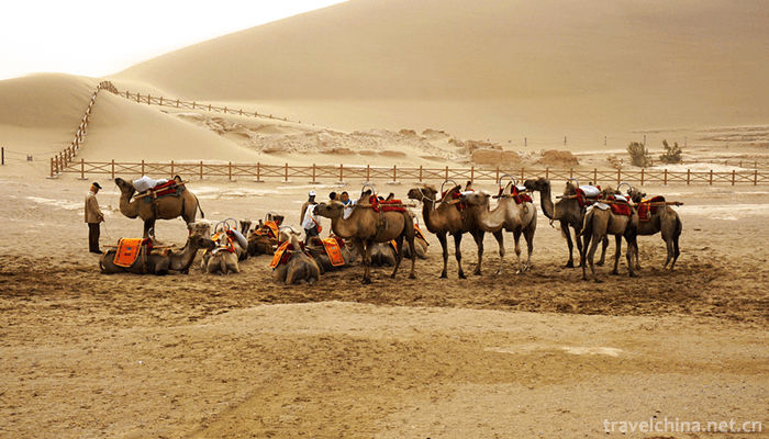 Mingsha-Mountain-Crescent-Spring-Scenic-Area-12