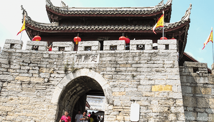 Huaxi-Qingyan-Ancient-Town-Scenic-Area-12