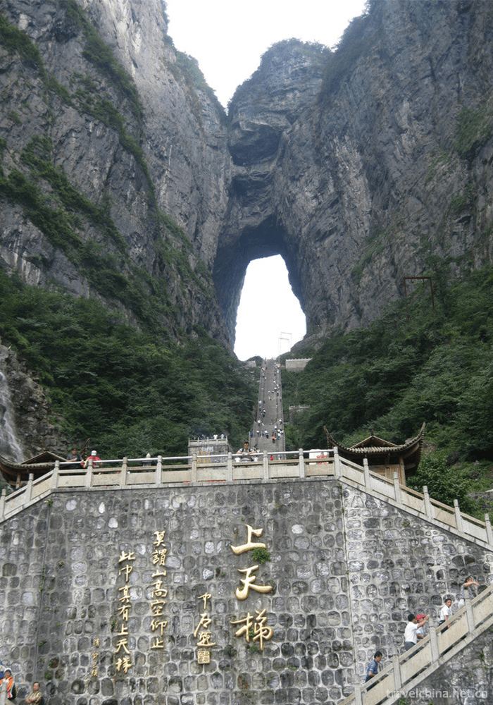 Tianmenshan-Mountain-tourist-area-4