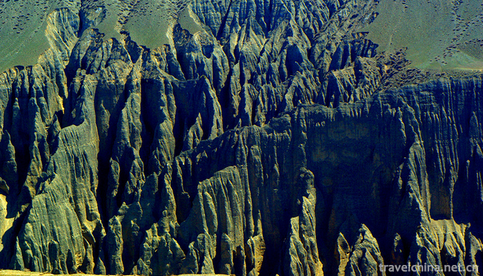 Tianshan-Grand-Canyon-Scenic-Area,-Urumqi-11