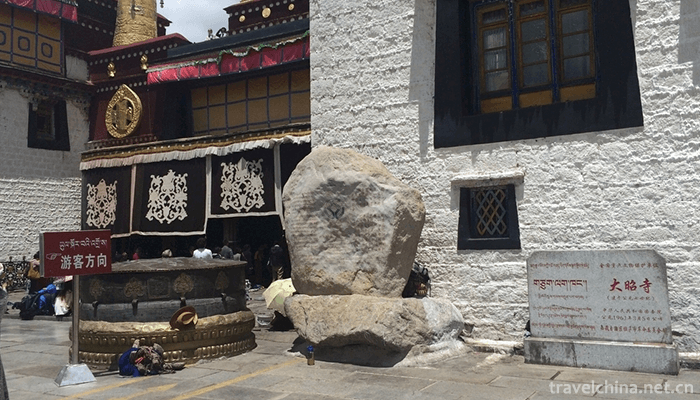 Dazhao-Temple-Scenic-Area-in-Lhasa-1