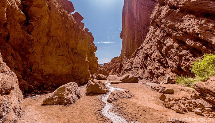 Tianshan-Grand-Canyon-Scenic-Area,-Urumqi-9
