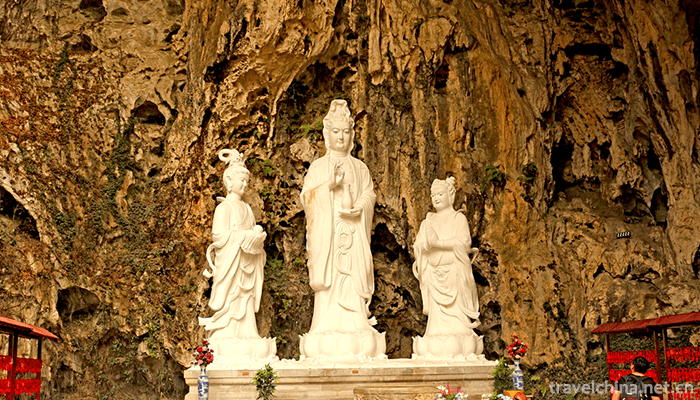 Longgong-Scenic-Area-of-Anshun-City-2