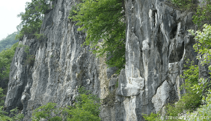 Longgong-Scenic-Area-of-Anshun-City-7