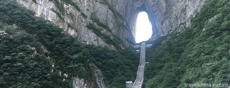 Tianmenshan-Mountain-tourist-area