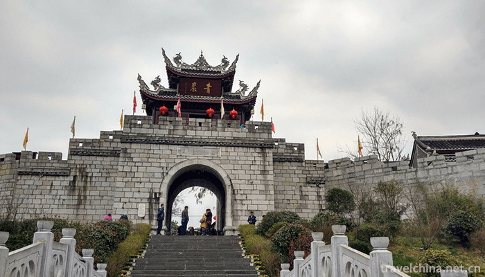 Huaxi-Qingyan-Ancient-Town-Scenic-Area-1