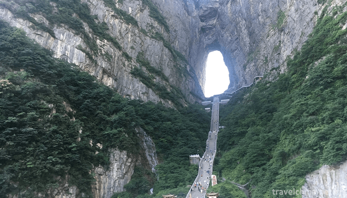 Tianmenshan-Mountain-tourist-area-1