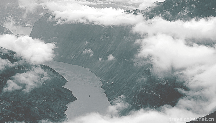 Wushan-small-Three-Gorges-1