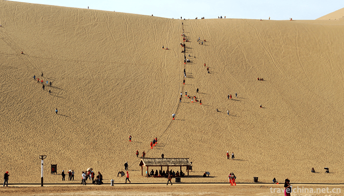 Mingsha-Mountain-Crescent-Spring-Scenic-Area-2