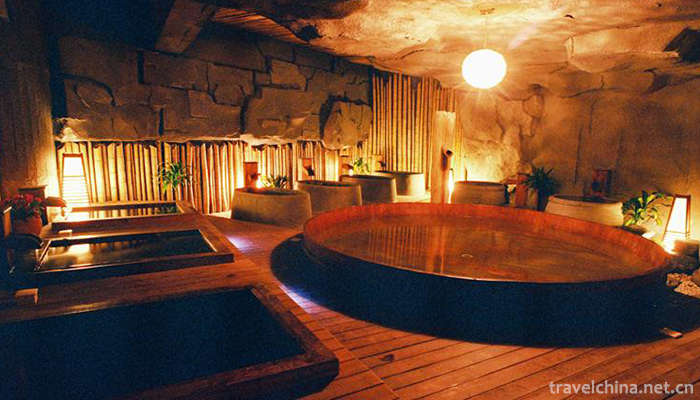 Dongshan-Lake-Hot-Spring-Resort-1