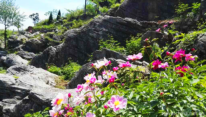 Yashan-Huahai-Stone-Forest-1