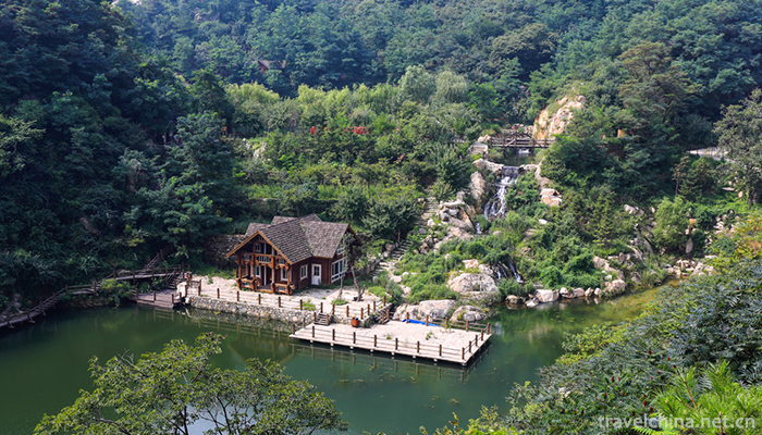 Jiulushan-Waterfalls-Scenic-Spot-12
