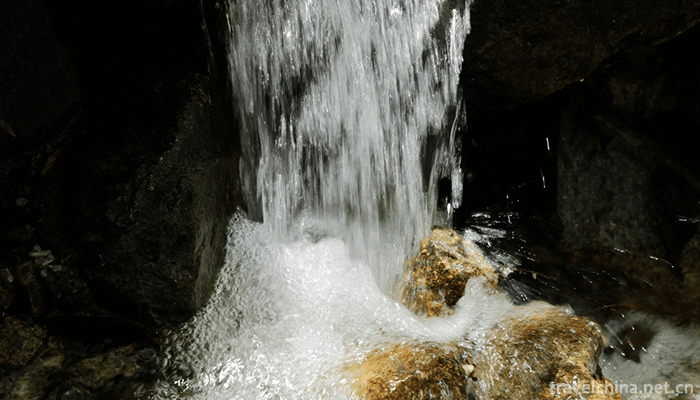 Jiulushan-Waterfalls-Scenic-Spot-2
