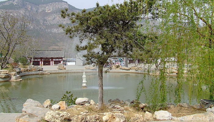 Nine-Towers-Chinese-Folk-Happy-Garden-6