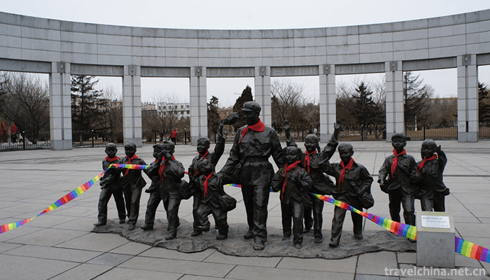 Leifeng-Memorial-Hall-in-Fushun-7