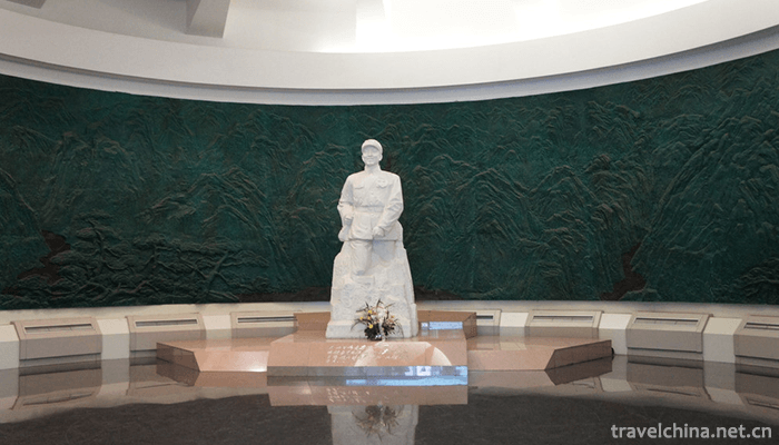 Leifeng-Memorial-Hall-in-Fushun-8