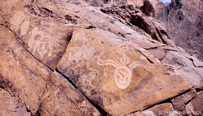 Helan-Mountain-Rock-Painting-8