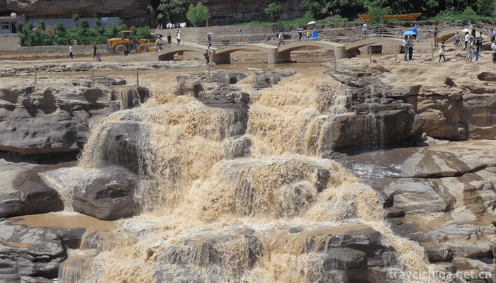 Hukou-Waterfall-8