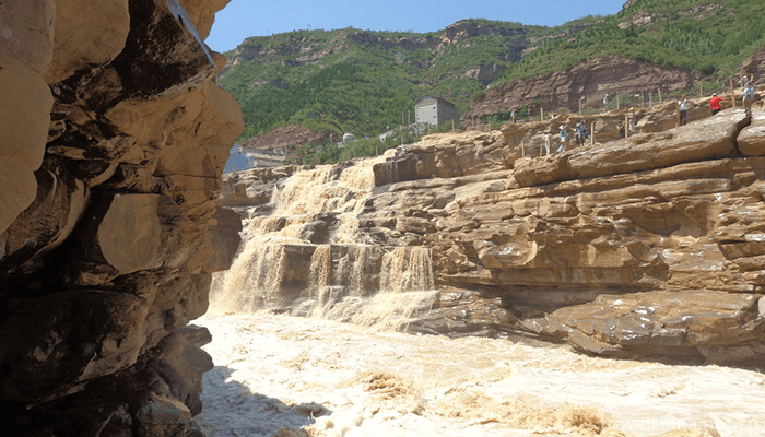Hukou-Waterfall-9