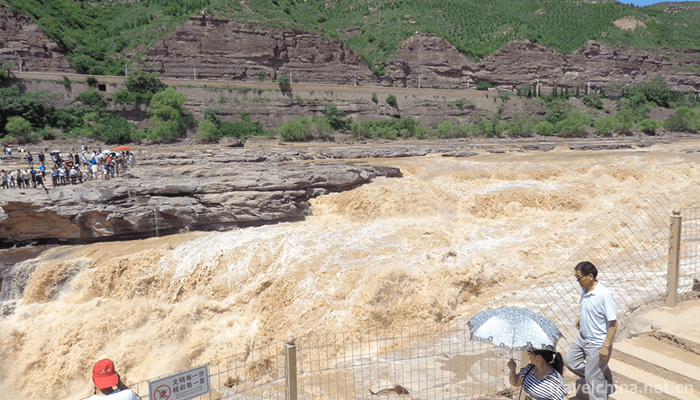 Hukou-Waterfall-7