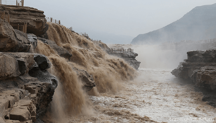 Hukou-Waterfall-4