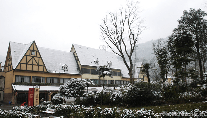 Floral-water-bay-hot-spring-resort-1