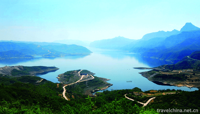 Scenic-Spots-of-the-Three-Gorges-of-the-Yellow-River-2