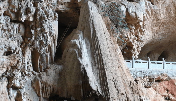 Yanzidong-in-Jianshui-County-3