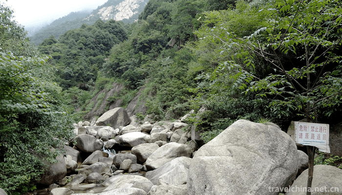 Linhai-Qishi-Scenic-Area-3